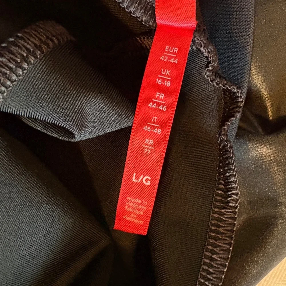 SPANX women stretch up